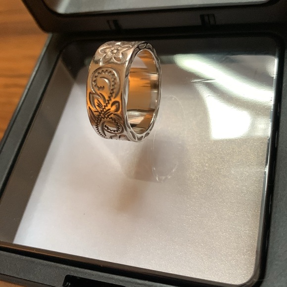 Vintage Jewelry - Sterling silver wide ring